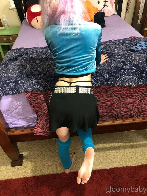 swipe to lift my skirt…