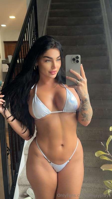 Going live on 5. Come chit chat. 