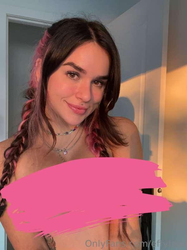 3 PICS OF MT TITS FOR ONLY 6$🌶Hurry before i change my mind😈