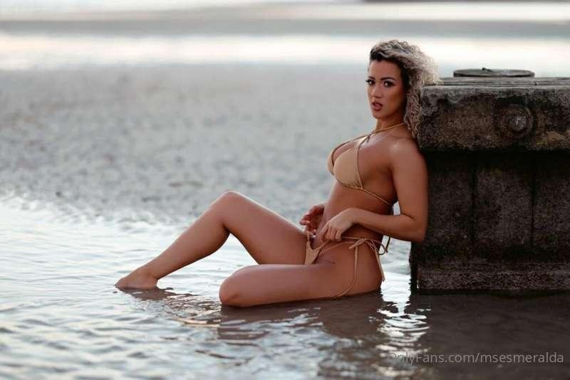 𝐖𝐀𝐍𝐍𝐀 𝐏𝐋𝐀𝐘?😻
Tip me $5  for 2 of the sluttiest pussy playing..