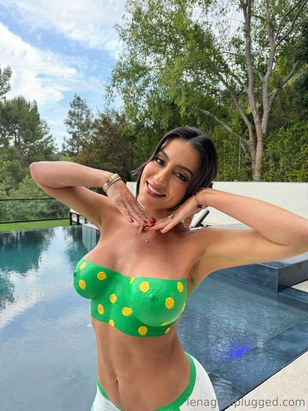 Wanna take a dip with me?? 💦