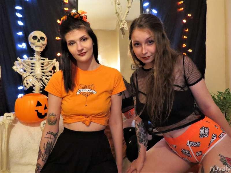 Who wants me to post topless pics of @laylarae and I? ≧◡≦ ha..