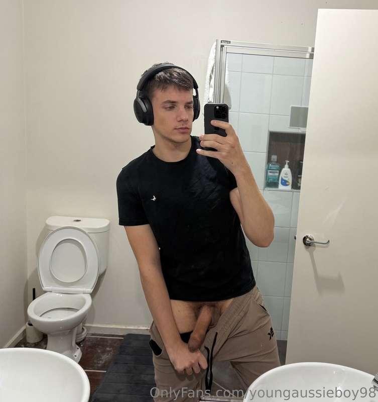floppin it out for my bros
