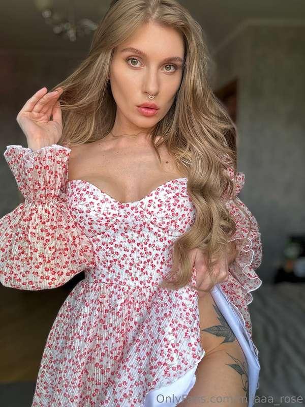 this dress is so delicate and feminine hehe💖😅