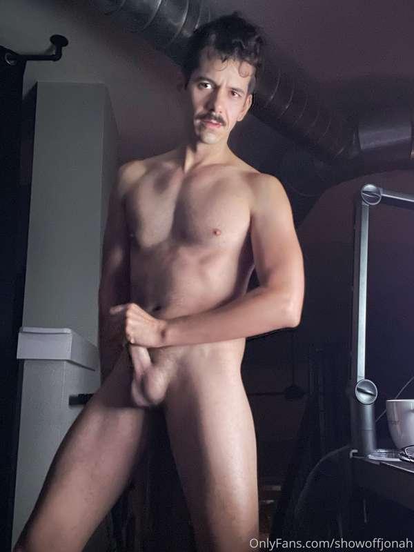 I’m in Atlanta for some studio shoots this week. Woke up at ..