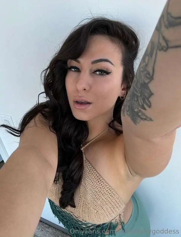 Mouth wide open 👄