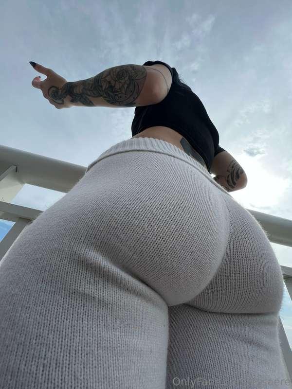this picture @ogbeefarmr took is so fucking funny to me bruh..