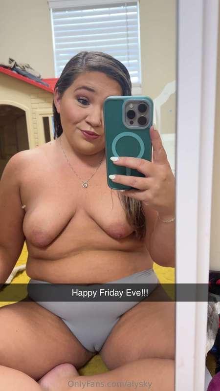 Just a little camel toe for you! My pussy is so fat that wea..