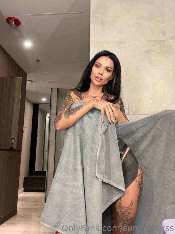 I want to show you what’s under the towel 😎