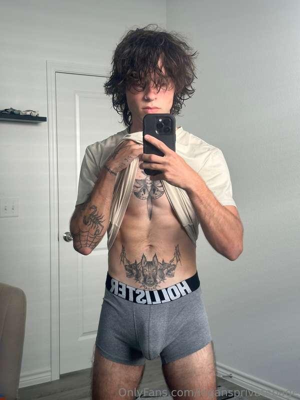 If this pic gets 150 likes im sending all of you a surprise😜..