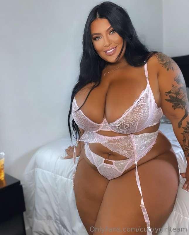 📸 @ashbovaxo 🔥