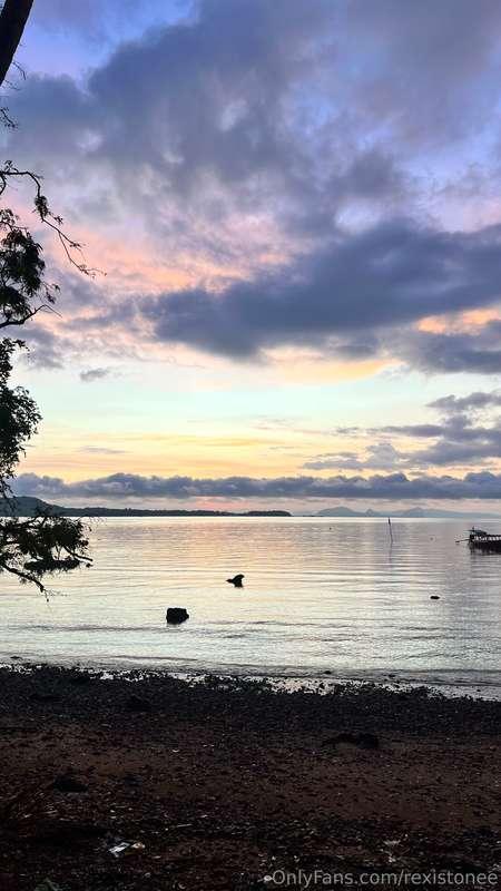 The sunset’s not the only thing serving looks tonight 😏