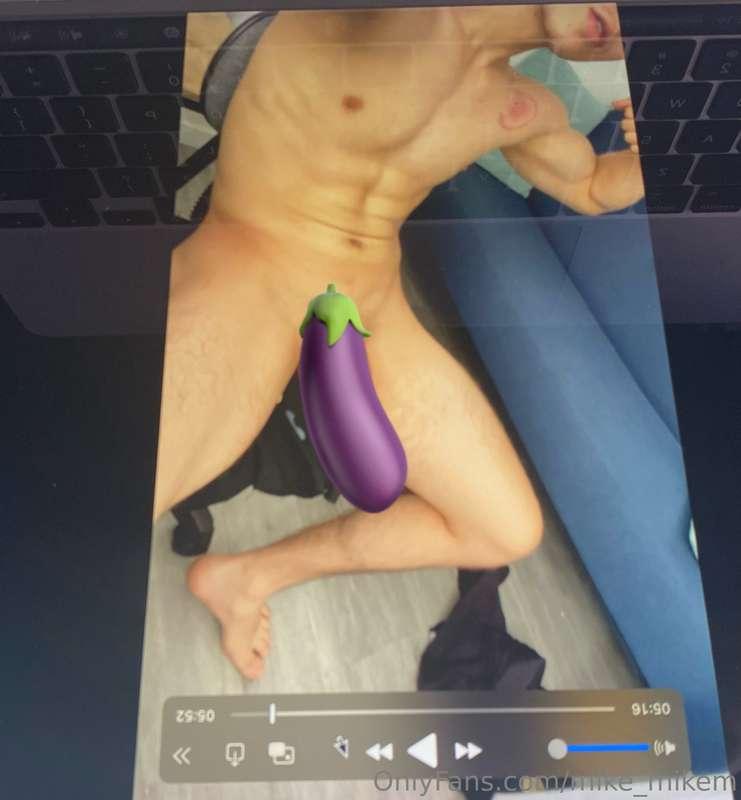 Naked photos on chair, with exciting cum shot video;)