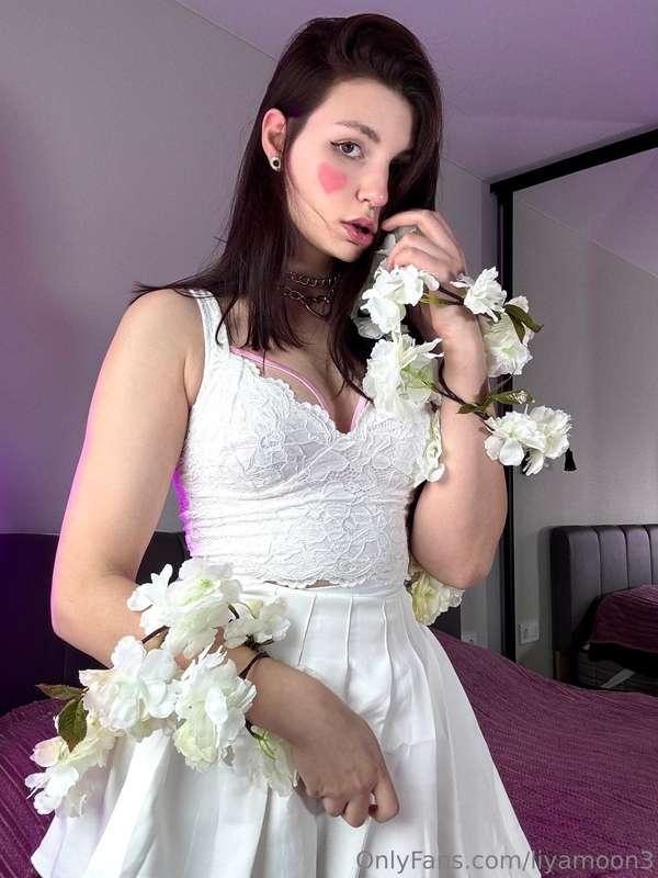 I love flowers so much, why don't you make me happy?🥰💋