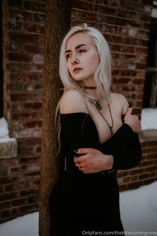 a couple of photos from my last shoot! DM if you want me to ..