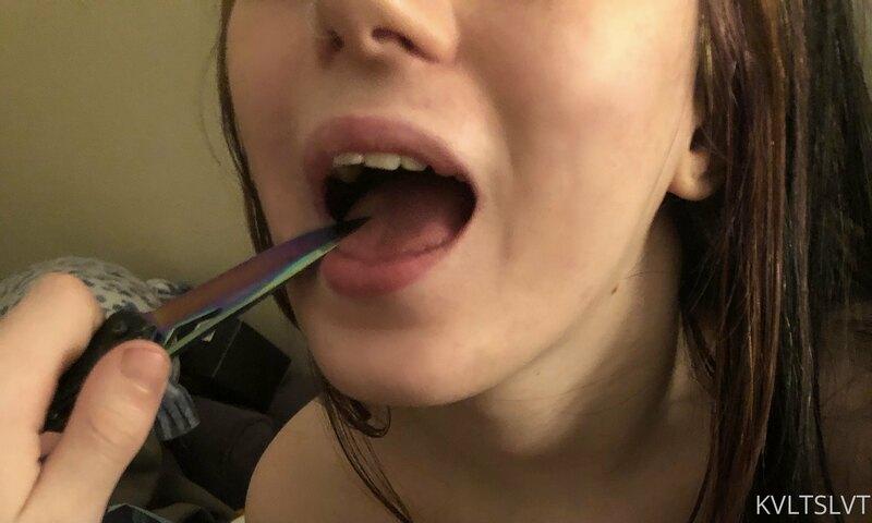 ? December 6th Kink: Knife Play ?
Make me smile like the goo..