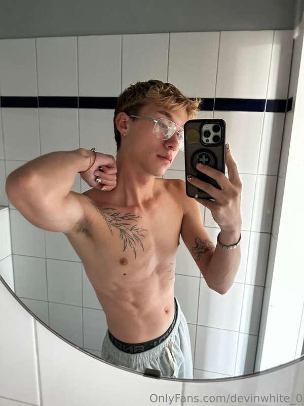 Would you worship my body 🥵
