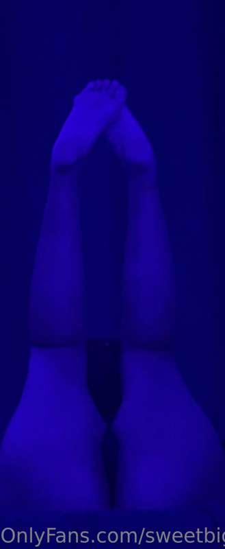 Legs up in the air 😈