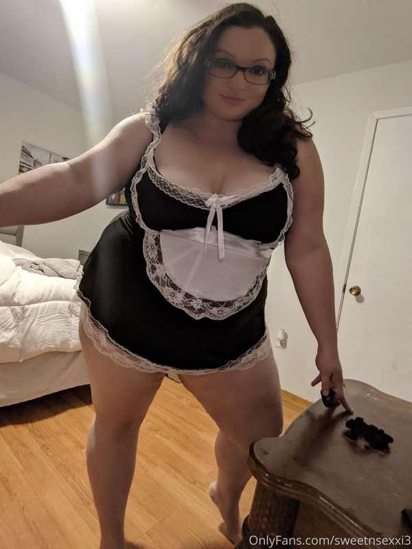 I'm being a sexy maid for Halloween 🎃😉