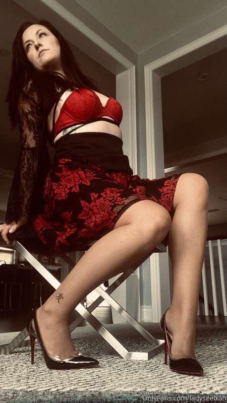 Scroll to open my legs 😉
