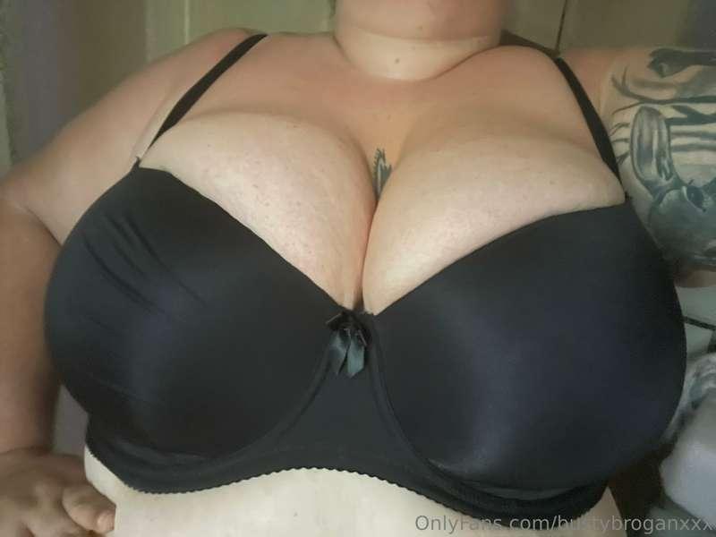 How good are my tits looking in my new bra 😍