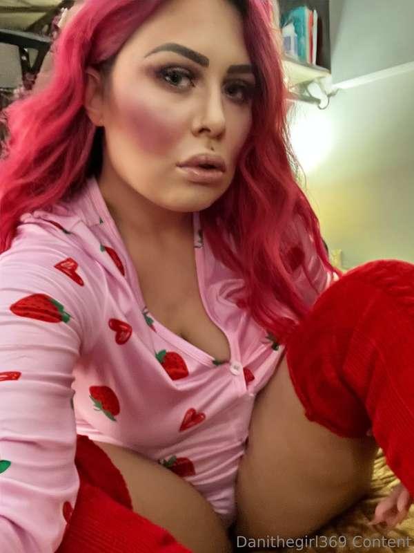 Fun little photo shoot with my new jammies! enjoy! 💋💋💋💋💋💋💋💋 ..