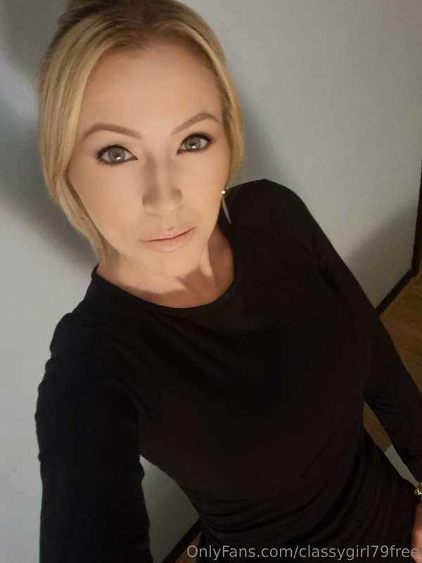 Off out for a meal to celebrate my birthday.... maybe a cock..