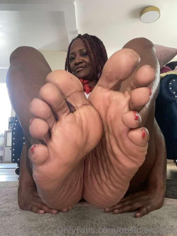 Customs available 💋👣
