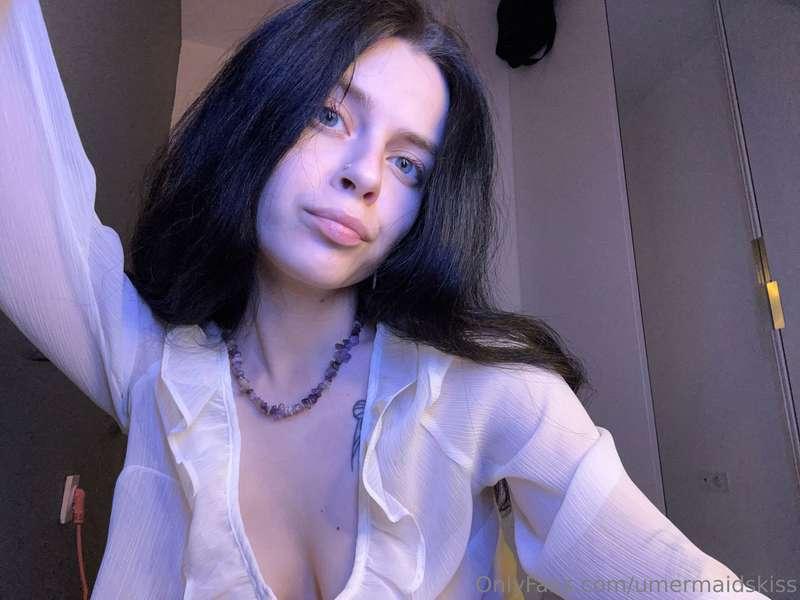 Soft light, delicate vibes, and a touch of magic... Tonight,..