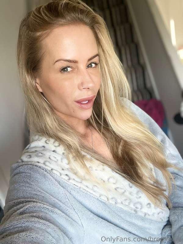 Happy new year you sexy boys, so this year I have some excit..