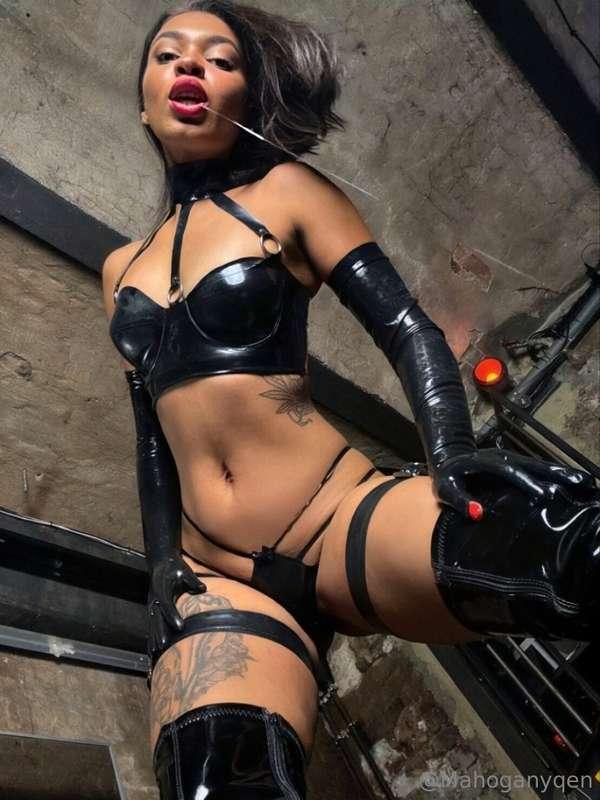 Hello my naughty perverts! 😈 I can tell you a little secret...
