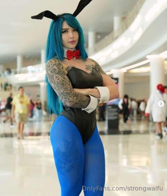 can't get enough of this cosplay! should I go back to my blu..