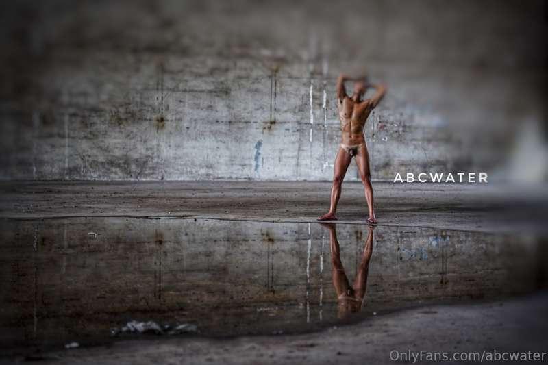 Instilling some life into the still water 心靜如水   #abs #chest..