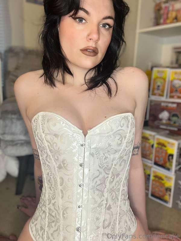 When I find this corset I’m cosplay Emma Frost again!