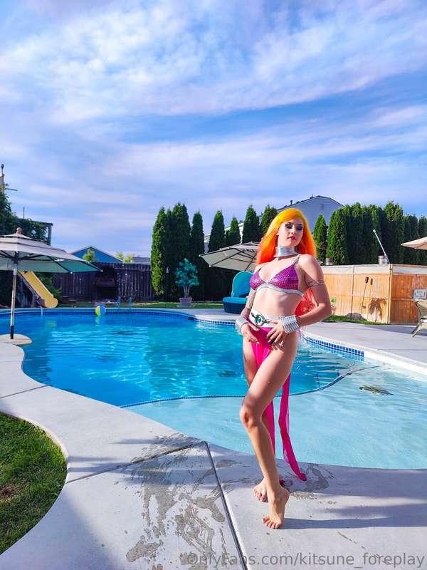 JUNE OnlyFans Exclusives! Starfire at the pool 1/2What a bus..