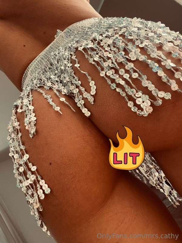 Would you like to see my beautiful pussy? Then send me a tip..