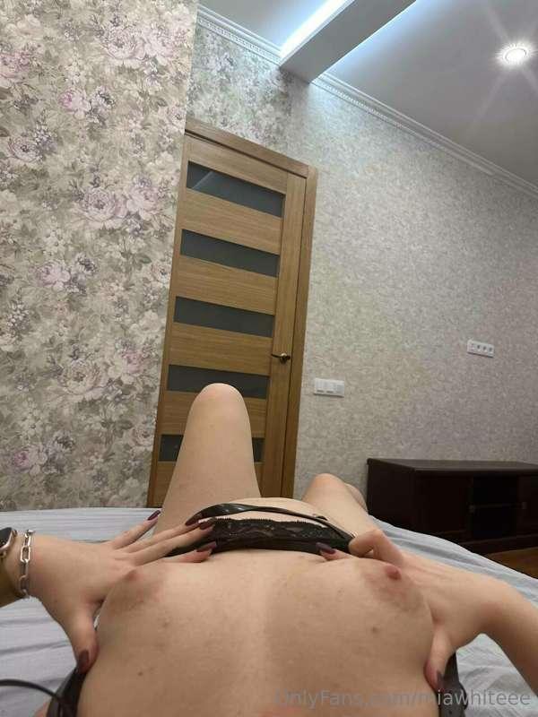 if im naked, it means i need to be played 😈