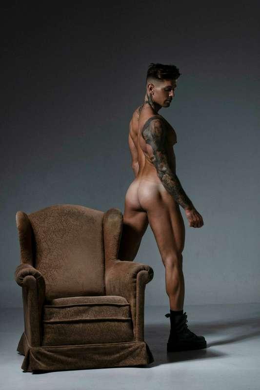 Enjoy this amazing hunk @jorgedarek 🧨🔞