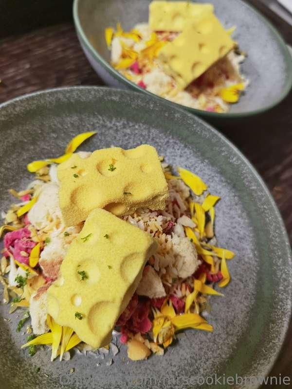 Edible flowers? Oh yes, the food too 👅