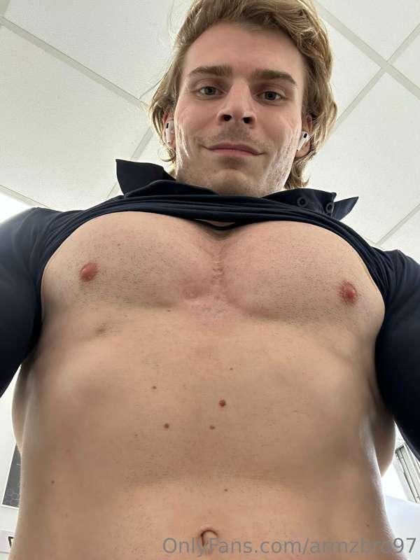 Daddy sees you😊