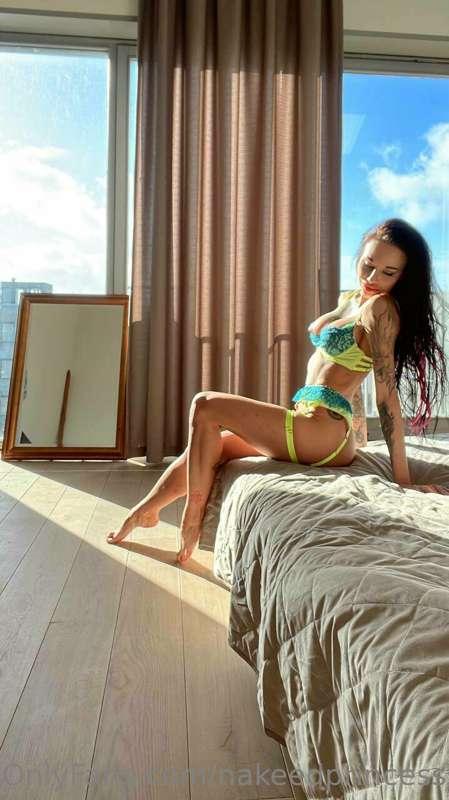 I'm in a playful mood and I'm horny, I want to strip you and..