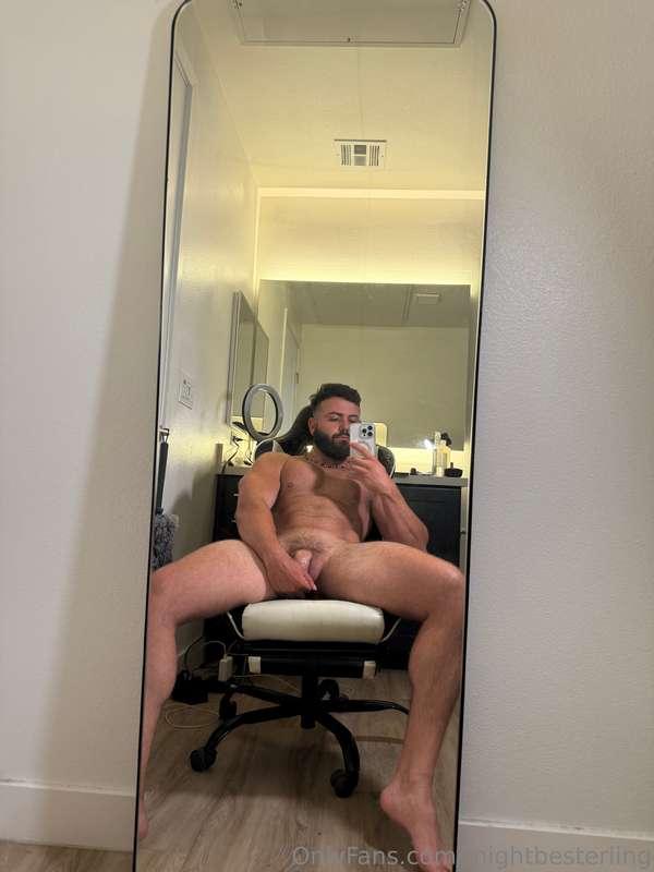 Get on your knees for daddy😈