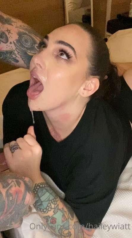 Waiting for my husband to Spit in my mouth💦
I’m such a good ..