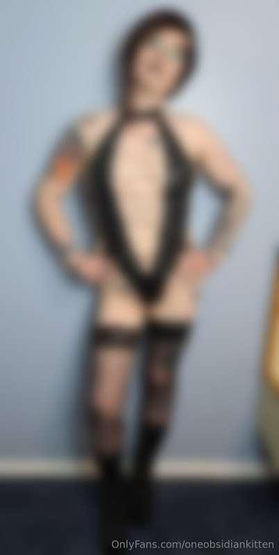Happy birthday to me! 🥳   In today's set I'm in a black leat..