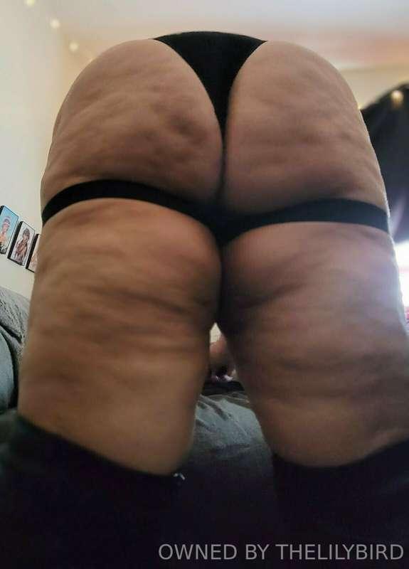 Ass 🍑 so fat it'd put you in the grave ☠️