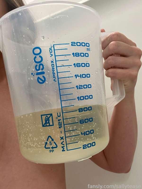 I had to pee sooooo bad!!!! I was suffering!!  I couldn’t hold it in I started leaking 😭😭😭😭

#urine #fyp #pee #pisskink #peekink #peeing #piss #fetish #peefetish #pissfetish #yellowurine #urinate #urinating #bladder #bladdercontrol #naked #pussy #wet #tits 