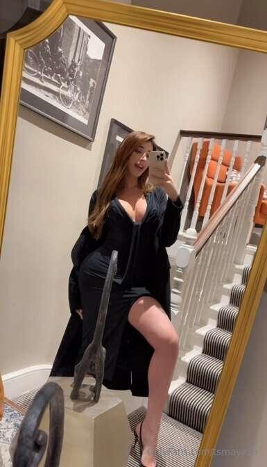 Is it just me, or is this dress on fire? 🔥🖤