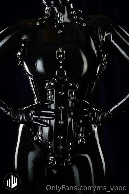 NEW!

Send me you latex outfits and I’ll rate them, I want t..