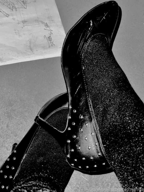 Who would like to see me use my beautiful feet on my very ow..