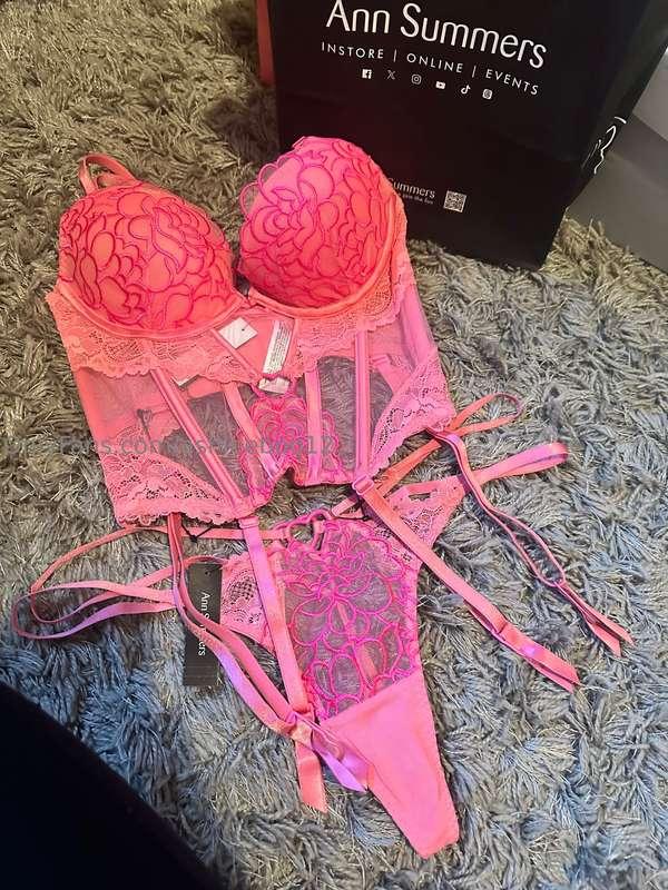 Must of spent about £300 on lingerie today I so can’t wait t..